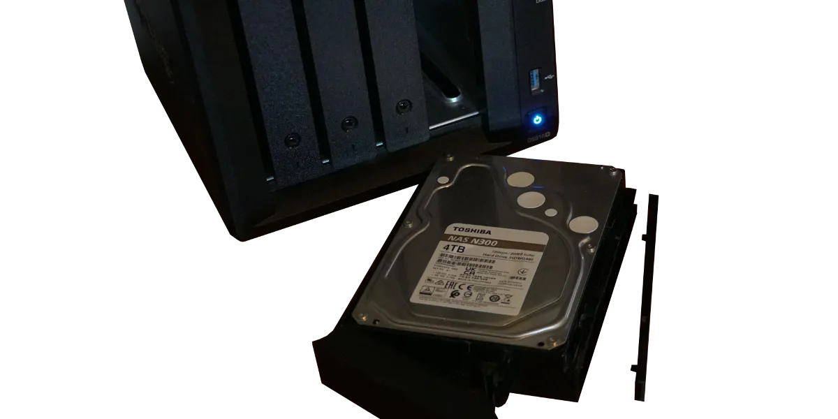 Swapping drives in a Synology DS918+ - Drygast.NET